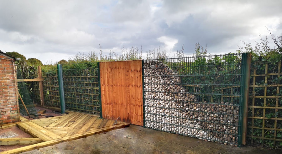Green gabion fence 2