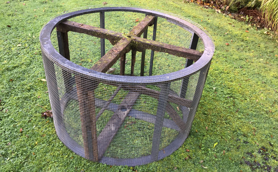 mesh leaf guard for water inlet