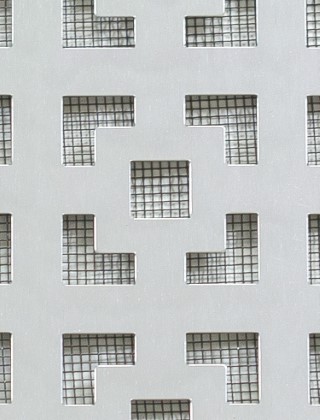 Dymchurch Silver anodised 2 X 1m with black backing mesh