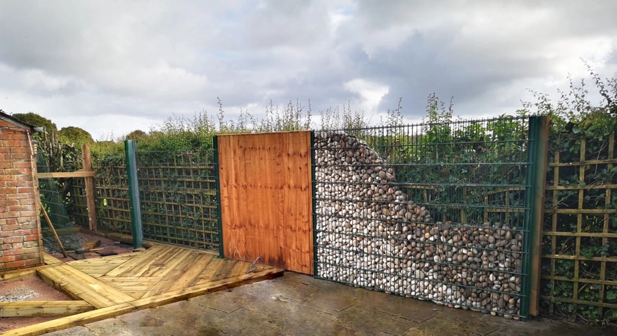 Green gabion fence 2