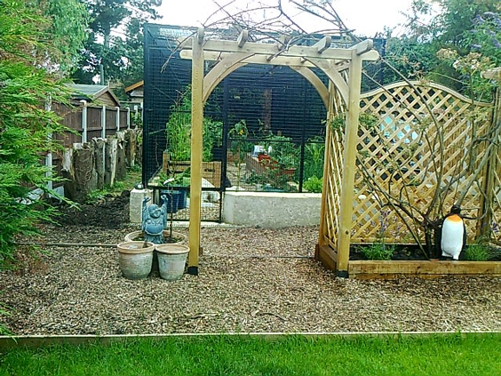 caged-garden-4
