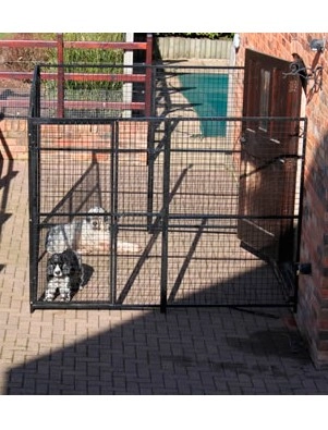 Metal dog run 3 sided 8ft x 8ft x 6ft high