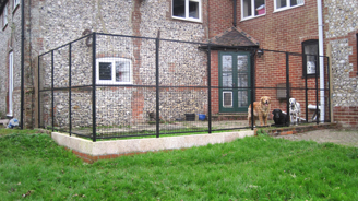 Dog runs: customers happy dogs in their Pens Dog runs: customers happy dogs in their Pens